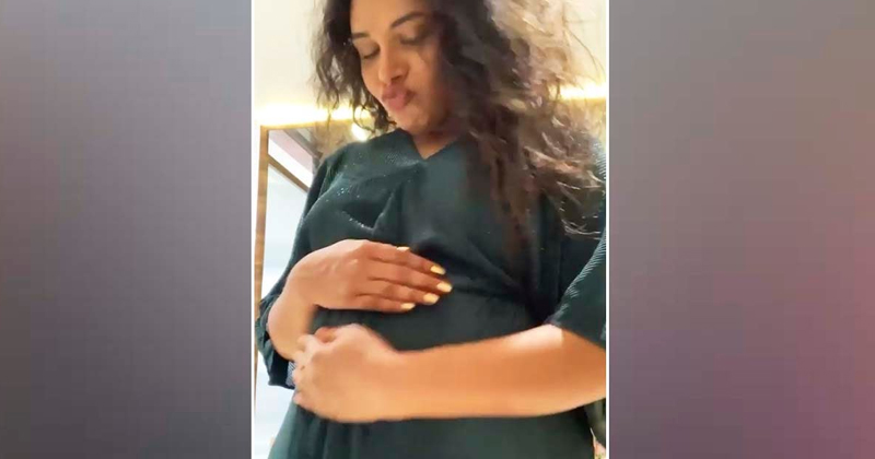 గుడ్ న్యూస్ చెప్పిన బిగ్ బాస్ బ్యూటీ.. బేబీ బంప్‌తో స్టెప్పులు.. వీడియో వైర‌ల్‌