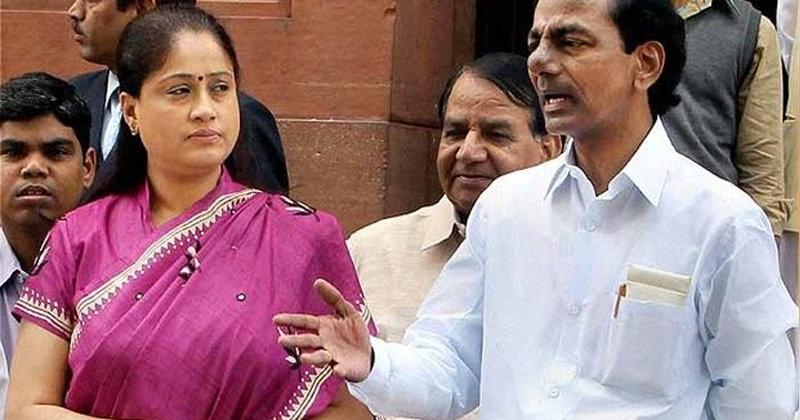 కేసీఆర్‌కు లక్ష కోట్ల డబ్బులిచ్చా..షాకిచ్చిన విజయశాంతి 