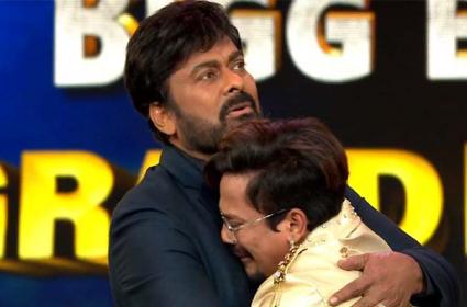 మెహబూబ్‌కి స్టేజ్‌పైనే 10 లక్షల చెక్ రాసిచ్చిన మెగాస్టార్