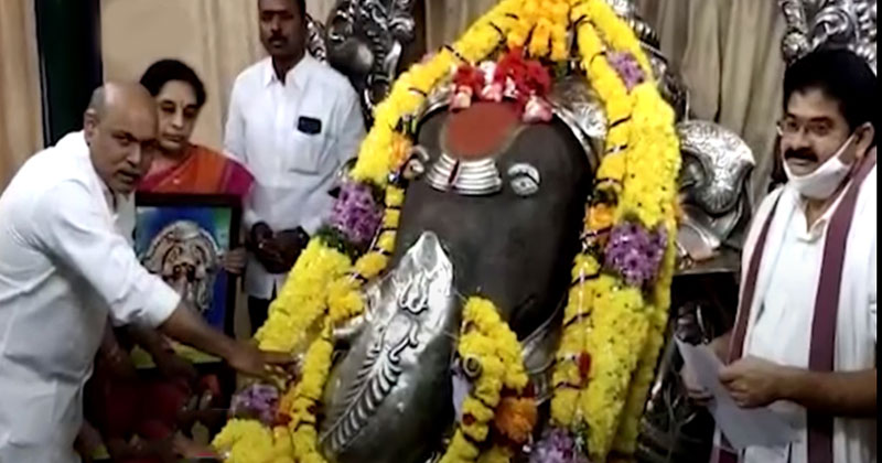 దేవుడి నెత్తిన శఠగోపం పెట్టిన ఎమ్మెల్యే, మాజీ ఎమ్మెల్యే.!