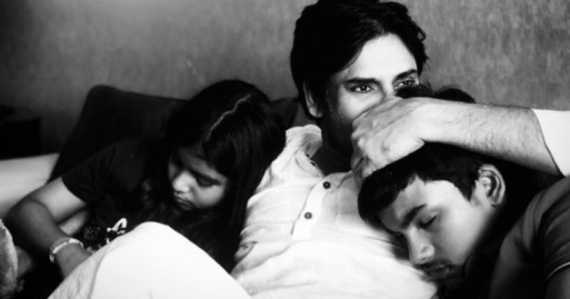 ఇది కచ్చితంగా ఫ్యాన్స్‌కు షాక్.. పవన్ కళ్యాణ్ ఫోటో షేర్ చేసిన రేణూ దేశాయ్!!