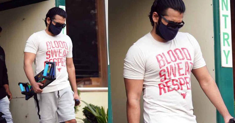 రామ్ చేతిలో ఉన్న ఆ వ‌స్తువేంటో గుర్తు ప‌ట్టారా..!