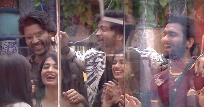 బిగ్ బాస్ 4: అఖిల్, మోనాల్‌కి మ‌ధ్య అడ్డుగా మారిన అద్ధం.. గంగ‌వ్వ రీఎంట్రీతో జోష్‌లో ఫైన‌లిస్ట్స్