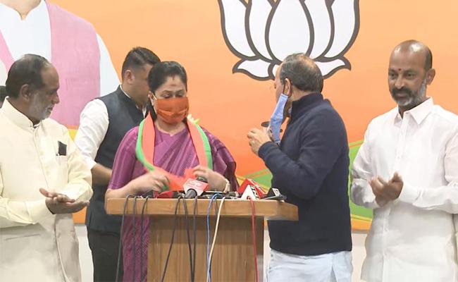vijayashanthi joins bjp today