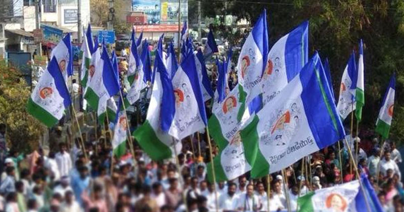 తిరుమల వెళ్ళినప్పుడు వైసీపీ నేతలు కూసింత అత్యుత్సాహం తగ్గించుకుంటే మంచిది