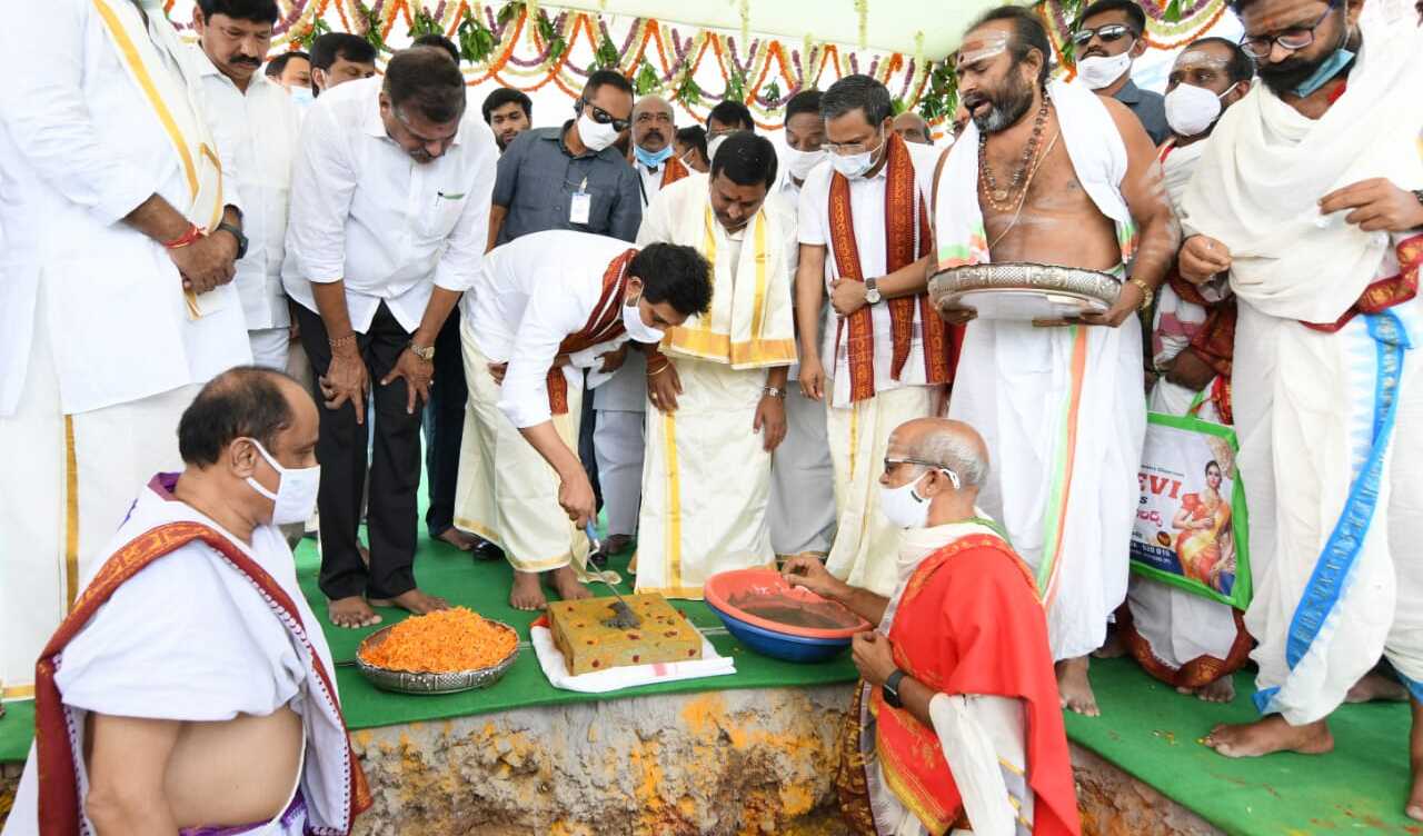 6 గంటల గ్యాప్ లో 9 శంకుస్థాపనలు … బీజేపీ + టీడీపీ ని టోటల్ అట్టర్ ప్లాప్ చేసి పడేసిన జగన్