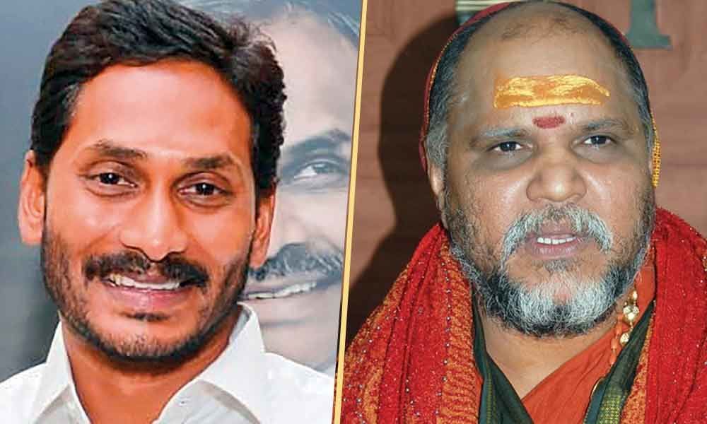 రామతీర్థం ఘటన పైన స్పందించిన జగన్ ఫేవరెట్ స్వామీజీ .. జగన్ పై గట్టి కౌంటర్