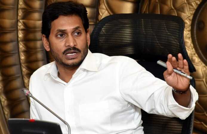 పాలన విషయంలో జగన్ వైఫల్యానికి వైసీపీ నాయకులే కారణమా!!