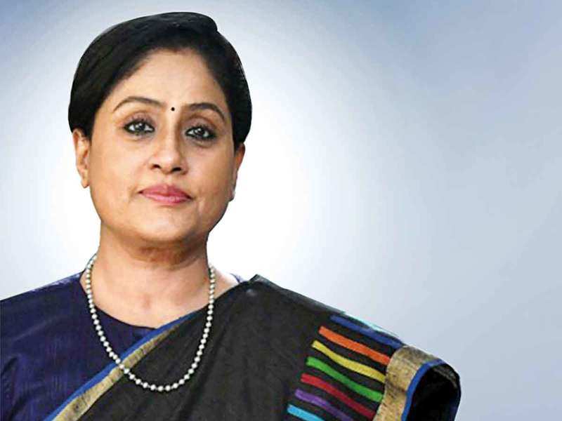 vijayashanthi made sensational comments on trs government
