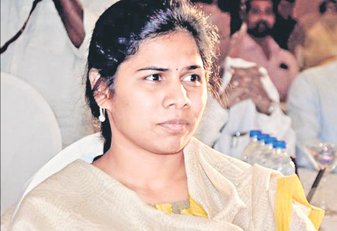 “అన్నా …మీరే న్యాయం చెప్పండి” అంటూ ఏడ్చేసిన అఖిలప్రియ!