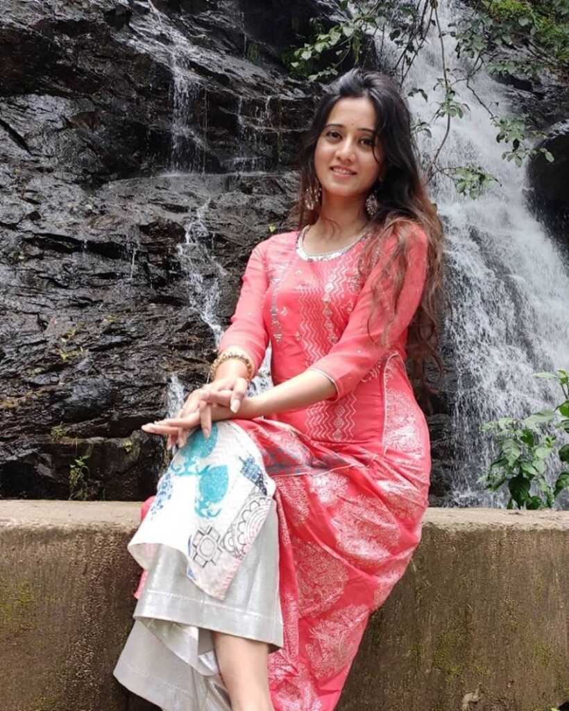 Harshi kapoonacha Beautiful Pics