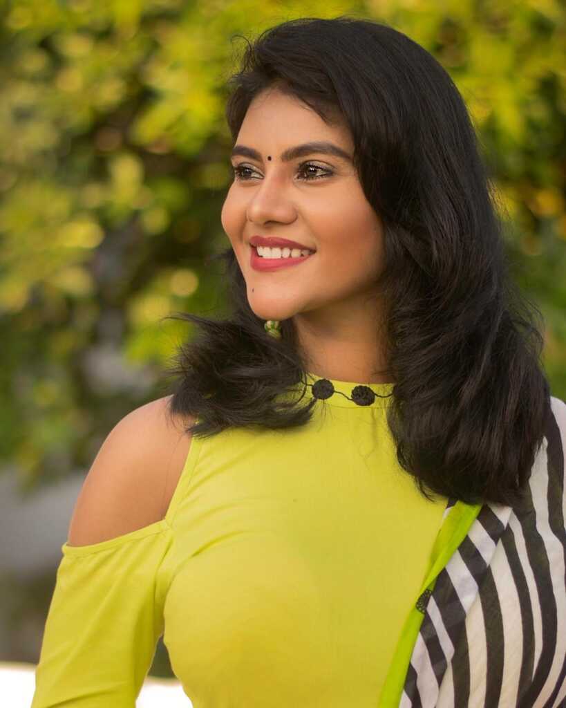 Nivisha New Gallreys Nivisha New Gallreys