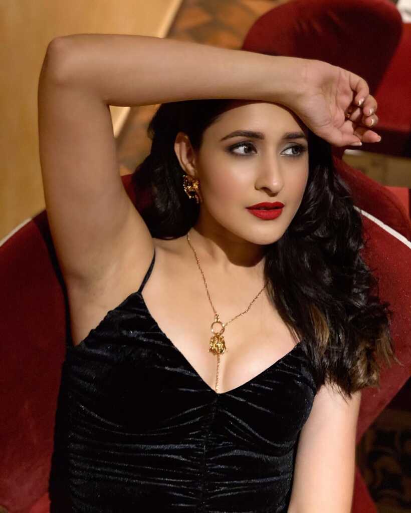 Pragya Jaiswal Latest Pics