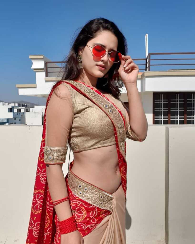 Dolly Jalan Amazing Looks Dolly Jalan Amazing Looks