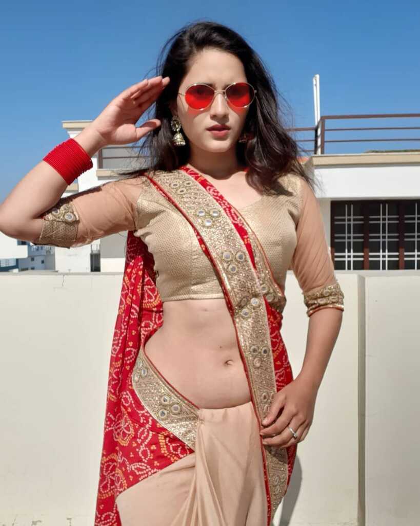 Dolly Jalan Amazing Looks Dolly Jalan Amazing Looks