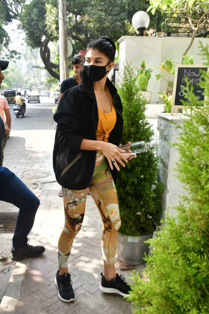 Jacqueline Fernandez Amzing Looks