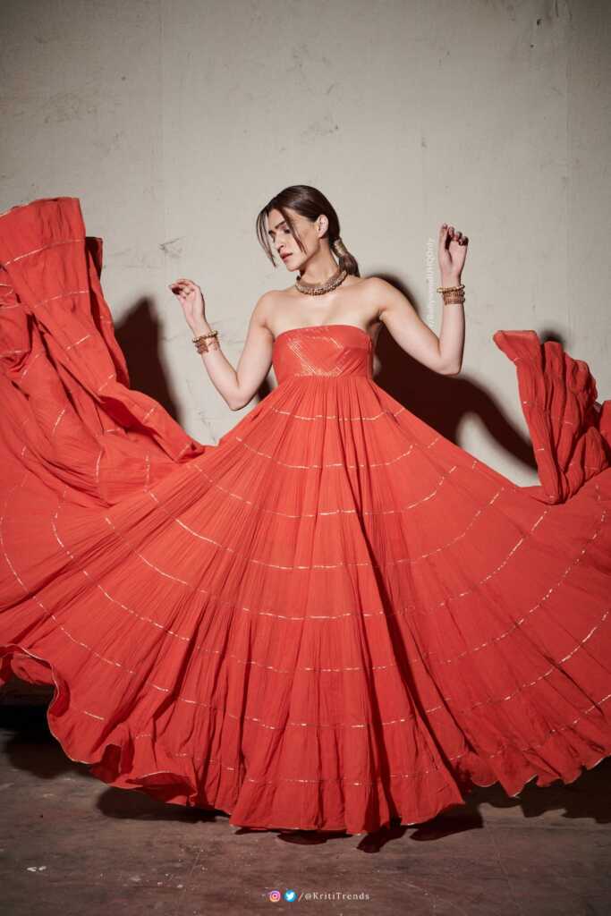 Kriti Sanon Stylish Looks Kriti Sanon Stylish Looks