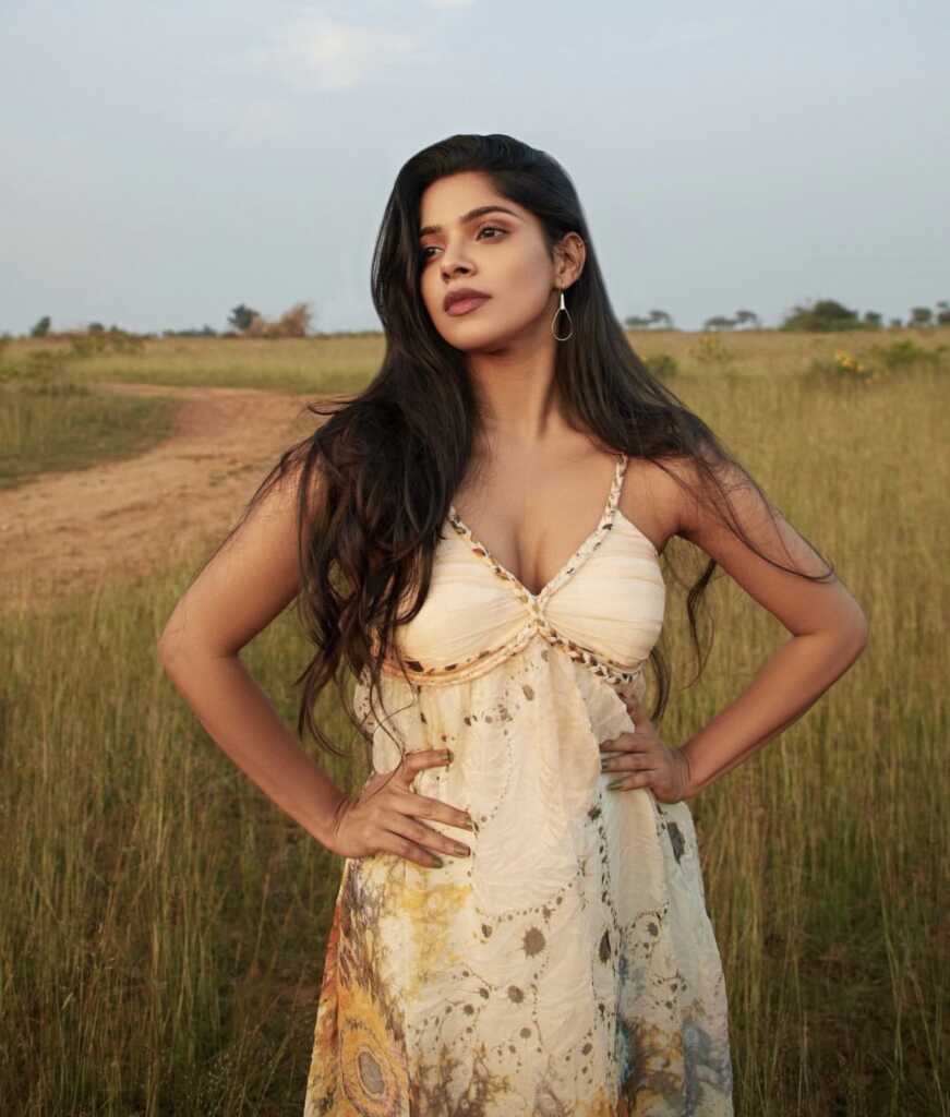 Divya Bharathi Stylish Looks