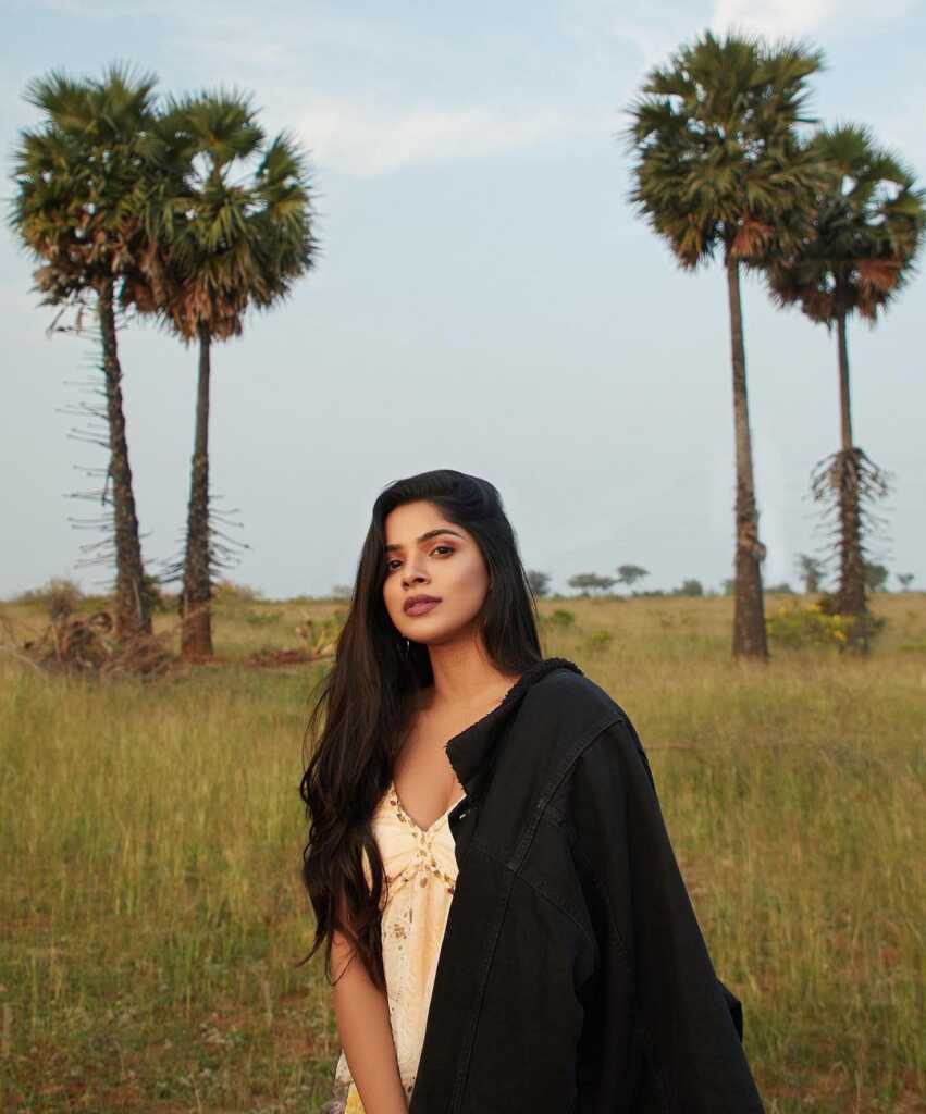 Divya Bharathi Stylish Looks