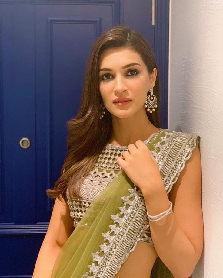 Kriti Sanon Stylish Looks Kriti Sanon Stylish Looks