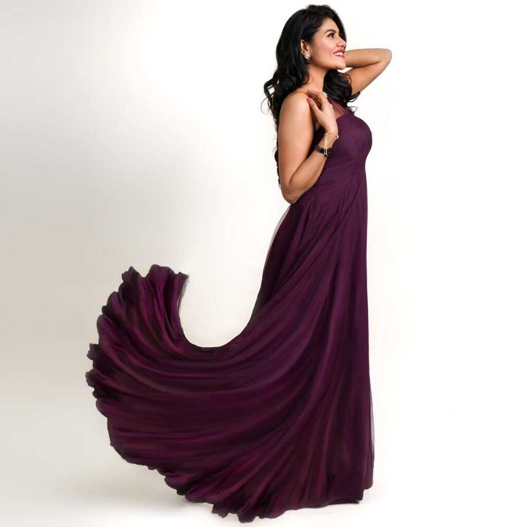 Nivisha New Gallreys Nivisha New Gallreys