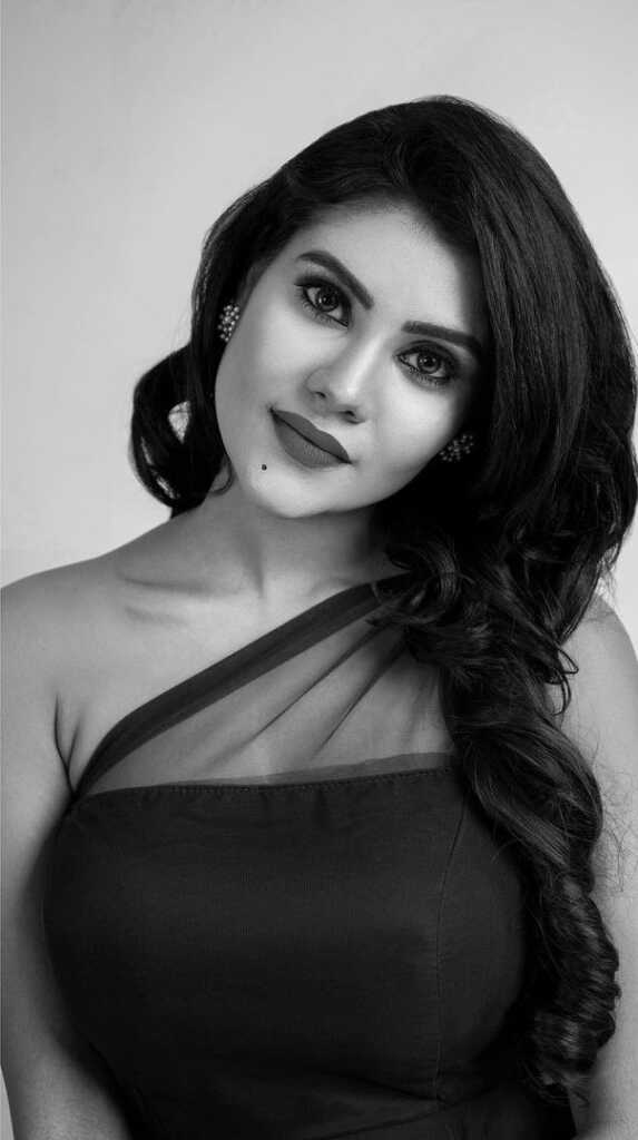 Nivisha New Gallreys Nivisha New Gallreys