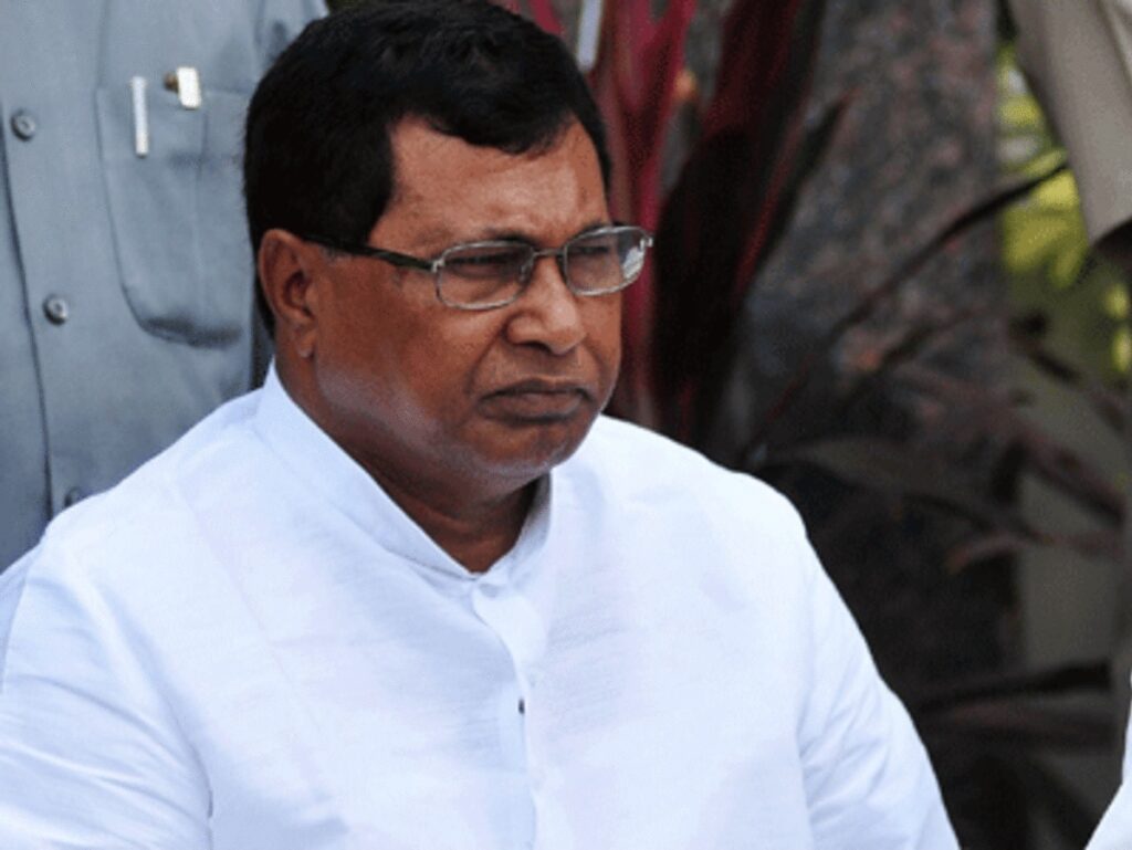 ఒకే ఒక్క ఫోన్ కాల్ .. తెలంగాణా రాజకీయాల్ని అతలాకుతలం చేస్తోంది