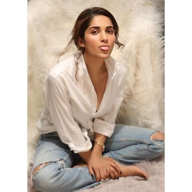 Ruhani Sharma New Wallpapers Ruhani Sharma New Wallpapers