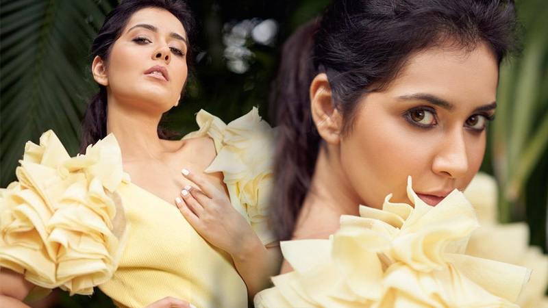 Raashi Khanna Beautiful Clicks