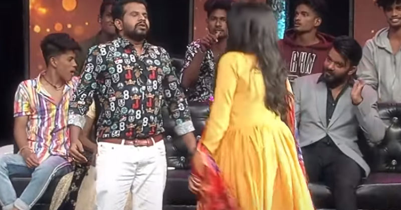 మరీ కరువు మీదున్నట్టున్నారు.. హగ్గుల కోసం హైపర్ ఆది, సుధీర్ ఆరాటం