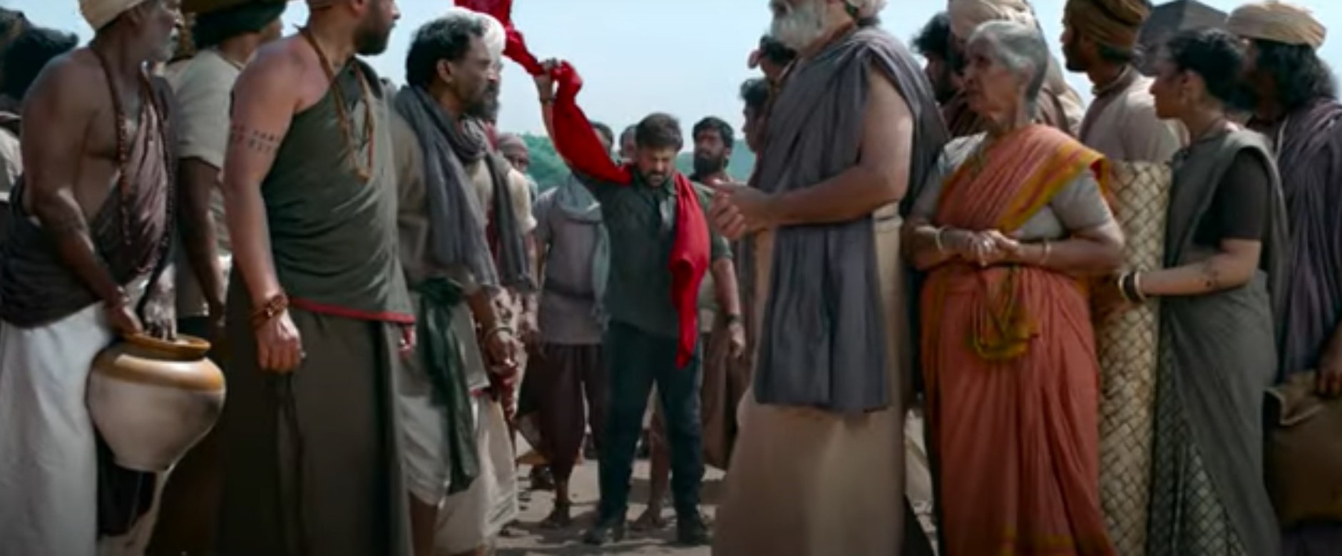“ఆచార్య” టీజర్ వచ్చేసింది …  చరణ్ వాయిస్ , చిరు ఫోర్ఫామెన్స్ !