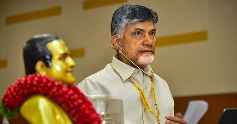 చంద్రబాబుకు గుండెలో రైళ్లు పరిగెత్తుతున్నాయి.. అందరికీ ఫోన్లు 