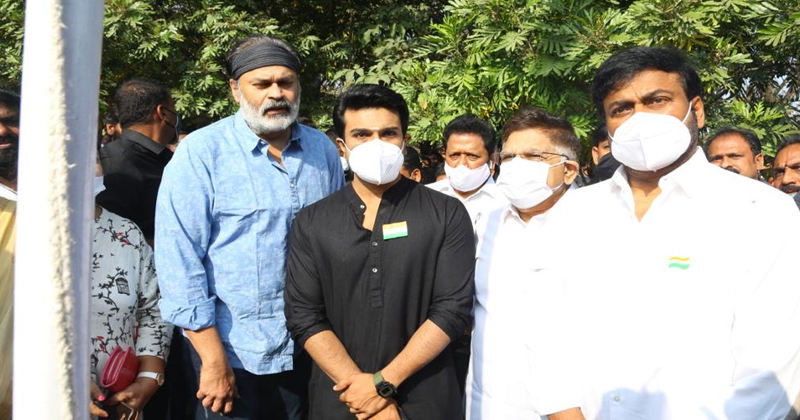 జాతీయ జెండాను ఆవిష్క‌రించిన చిరంజీవి.. జెండా పండుగ వేడుక‌లో పాల్గొన్న‌ మెగా ఫ్యామిలీ