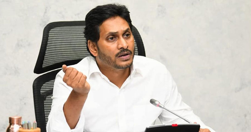 తప్పదు వెళ్ళాల్సిందే, ఏపీకి గుడ్ న్యూస్ కోసం ఢిల్లీ ఫ్లయిట్ ఎక్కిన వైఎస్ జగన్ 