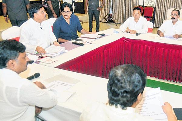 బీజేపీకి అక్కడ గెలిచేంత సీన్ లేదు … నేనే ప్రచారం చేస్తా : జనసేనాని !