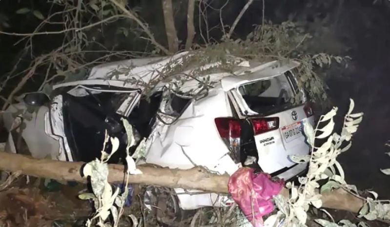 ఘోర రోడ్డు ప్రమాదం : కేంద్రమంత్రికి తీవ్ర గాయాలు.. భార్య, పీఏ మృతి !