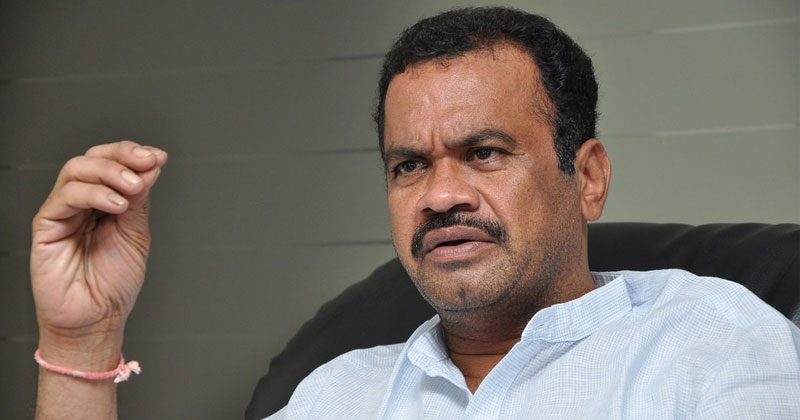 తమ్ముడినే ఆపుకోలేని కోమటిరెడ్డి పార్టీని నిలబెడతారా ?