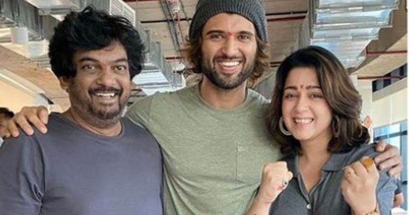 విజయ్ దేవరకొండను మిస్ అవుతున్న తల్లి.. చార్మీ పోస్ట్ వైరల్