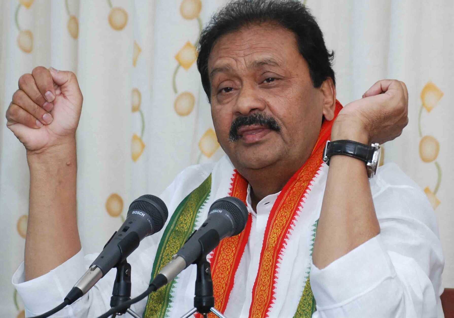 రైతుల విషయంలో కేంద్ర, రాష్ట్ర ప్రభుత్వాలు కుమ్మక్కయ్యాయి