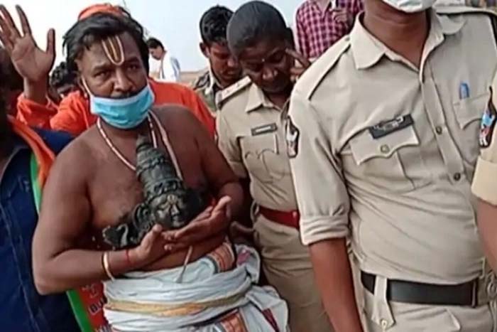 రామతీర్ధం ఘటన జరిగే ముందురోజు రాత్రి ఏం జరిగింది, పెద్ద కుట్ర చేధించిన వైఎస్ జగన్?