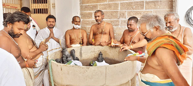 వైభవంగా రామతీర్థంలో  సీతారామలక్ష్మణ విగ్రహాల ప్రతిష్ట