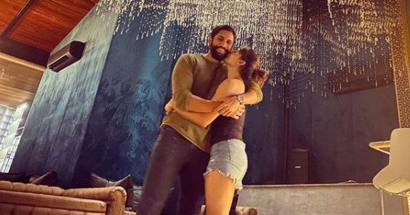 భర్తకు గట్టిగా ముద్దు పెట్టేసిన సమంత.. న్యూ ఇయర్ స్పెషల్ పిక్ వైరల్