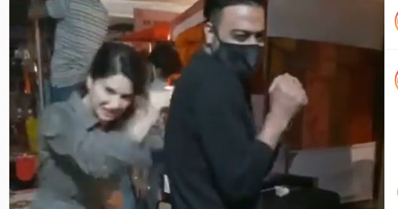 కాలితో ఎగిరి తంతోన్న సన్నీ లియోన్.. వీడియో వైరల్