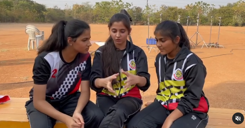 సెట్‌లొ అలాంటి పనులు.. తమన్నా మందలింపులు!!