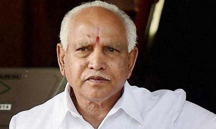 ముఖ్యమంత్రికి హైకోర్టు ఫైన్.. ఇలాంటి న్యాయమే కావాలి జనాలకి