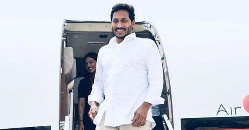 జగన్ ఢిల్లీ ఫ్లయిట్ ఎక్కిన టైమ్ లోనే ఢిల్లీ నుంచి భారీ ట్విస్ట్ !