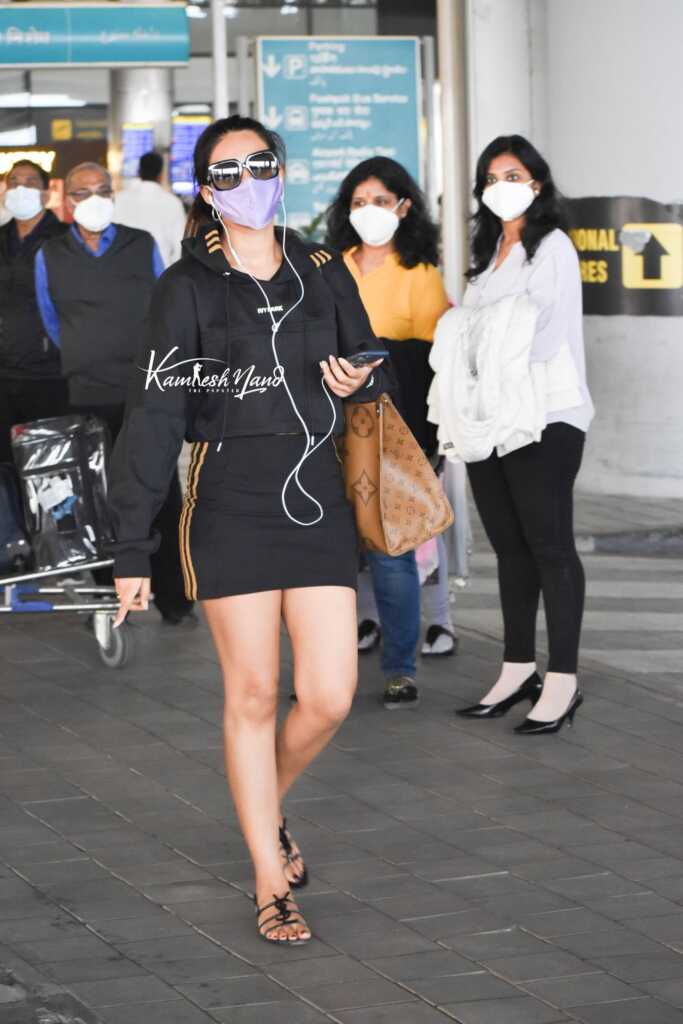 Nidhhi Agerwal Joshful Pics