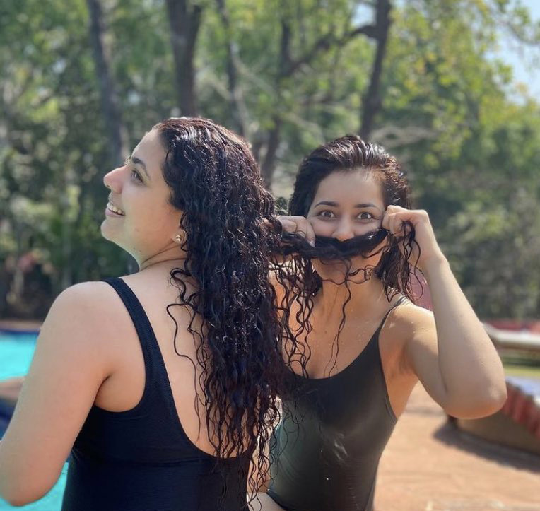 Raashi Khanna pool in Goa Pics Raashi Khanna pool in Goa Pics