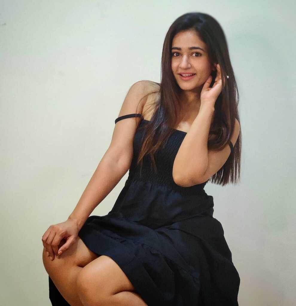 Poonam Bajwa Joshful Clicks