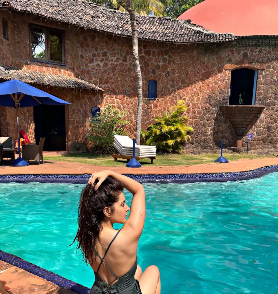Raashi Khanna pool in Goa Pics Raashi Khanna pool in Goa Pics